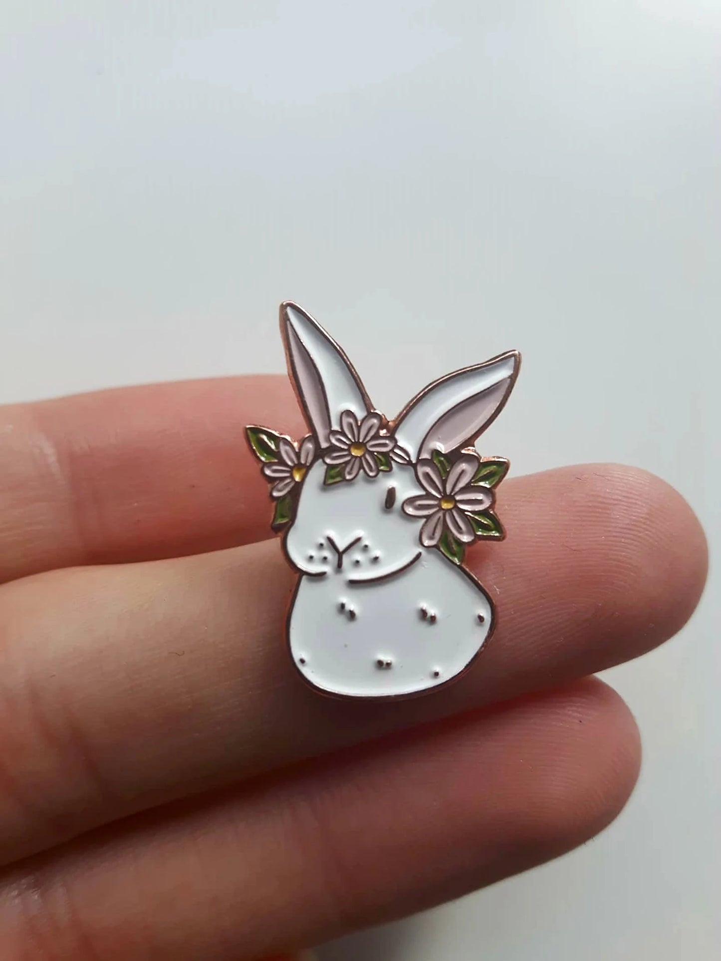Enamelpin White Bunny